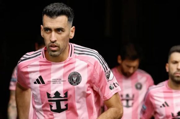 17589573053918 Is the Barcelona legend entering the world of coaching?